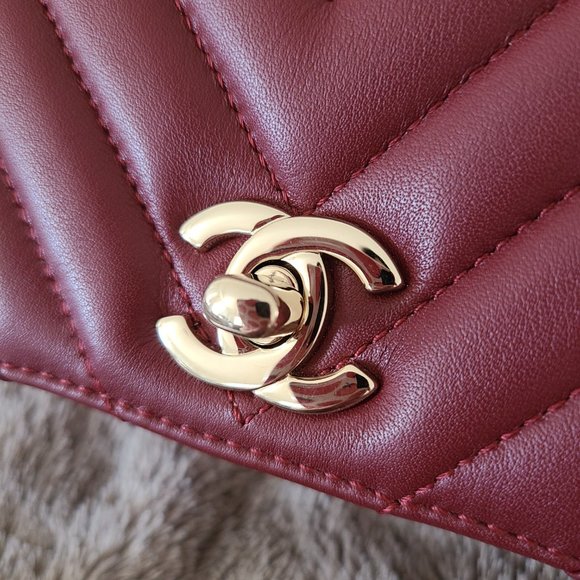 Authentic Chanel flap bag - Picture 12 of 17